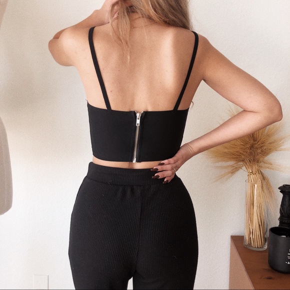 SOLD ❌ DETAILED SPANDEX CROP TOP - Picture 5 of 5